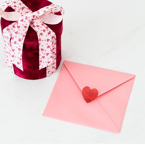 Red Heart Sticker Roll - Picture 3 of 4